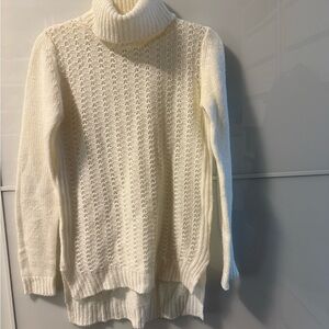 💸CLEARANCE 4/$15💸 Cozy Cream Turtleneck Sweater
